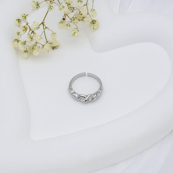 5 Cubic Scorpion Tail Ring